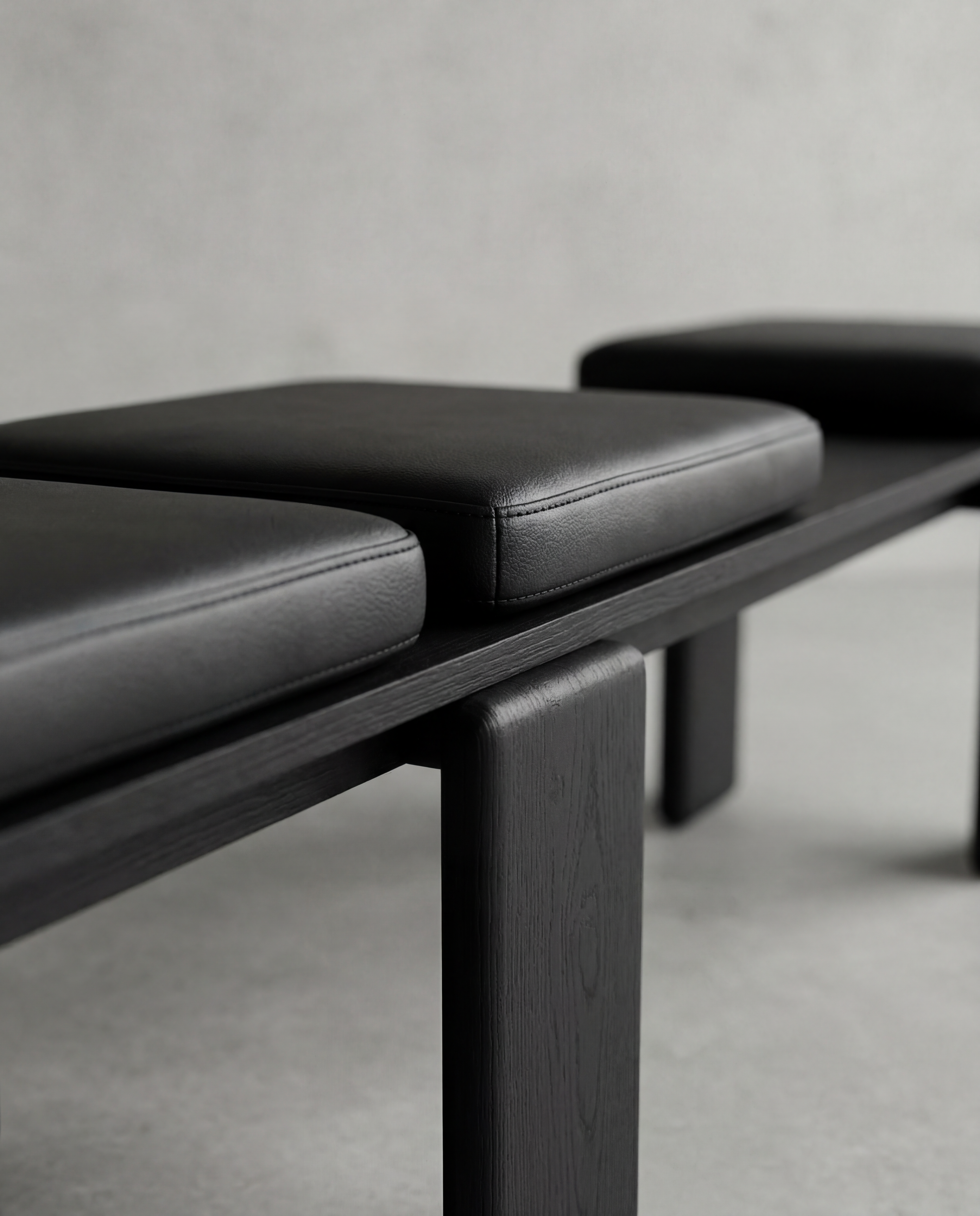 Kuro Bench