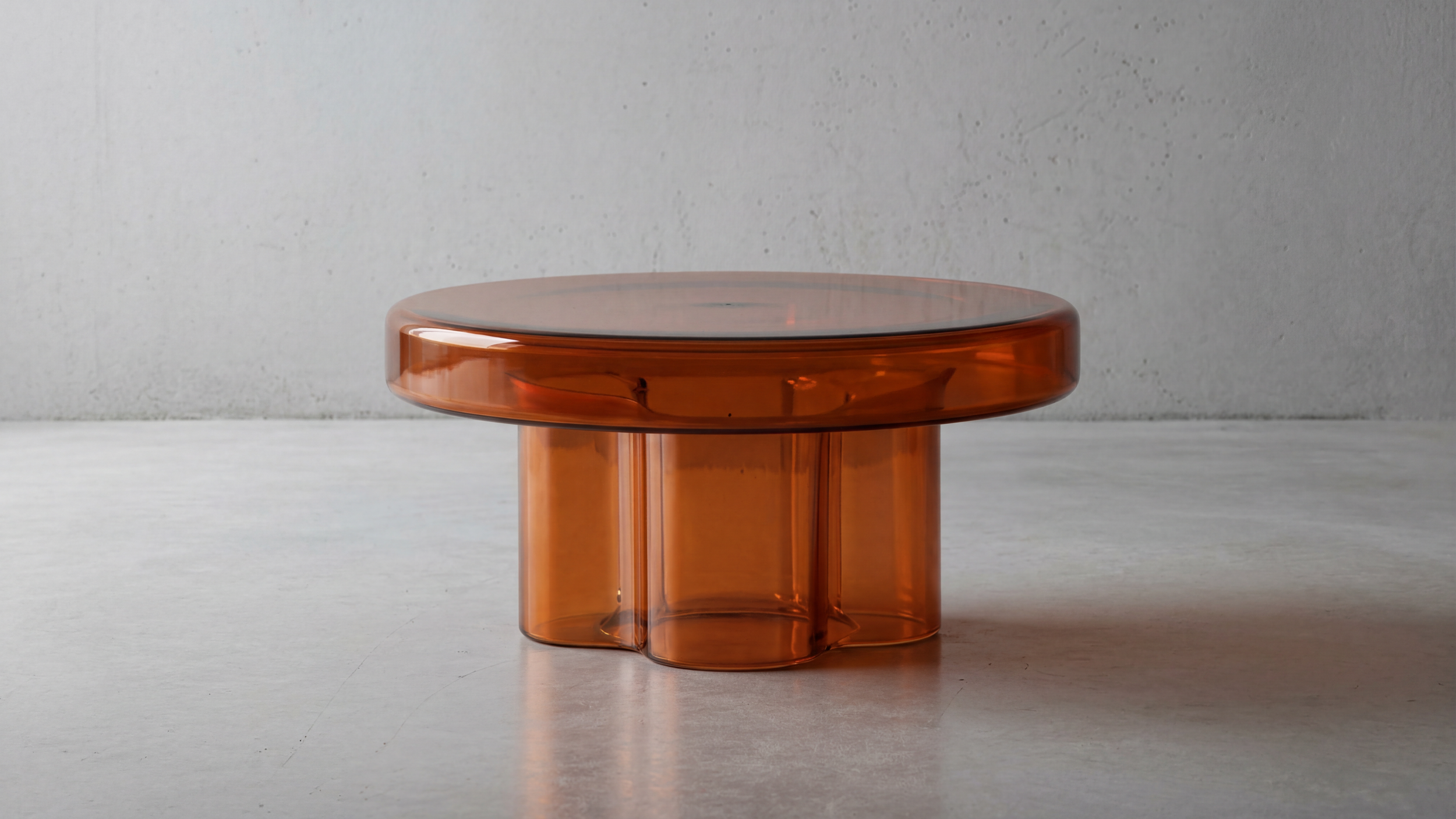 AURELIO amber acrylic coffee table – close-up showing translucent finish