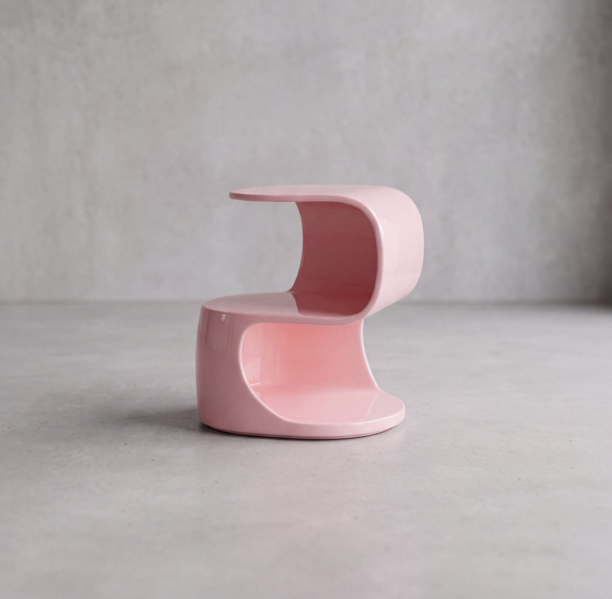 LOLA Side Table – glossy pink fiberglass side table with a continuous curved silhouette